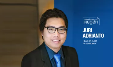 Person in business attire smiling, background text reads 'Membangun Negeri Juri Adrianto Head of Audit at SeaMoney'.